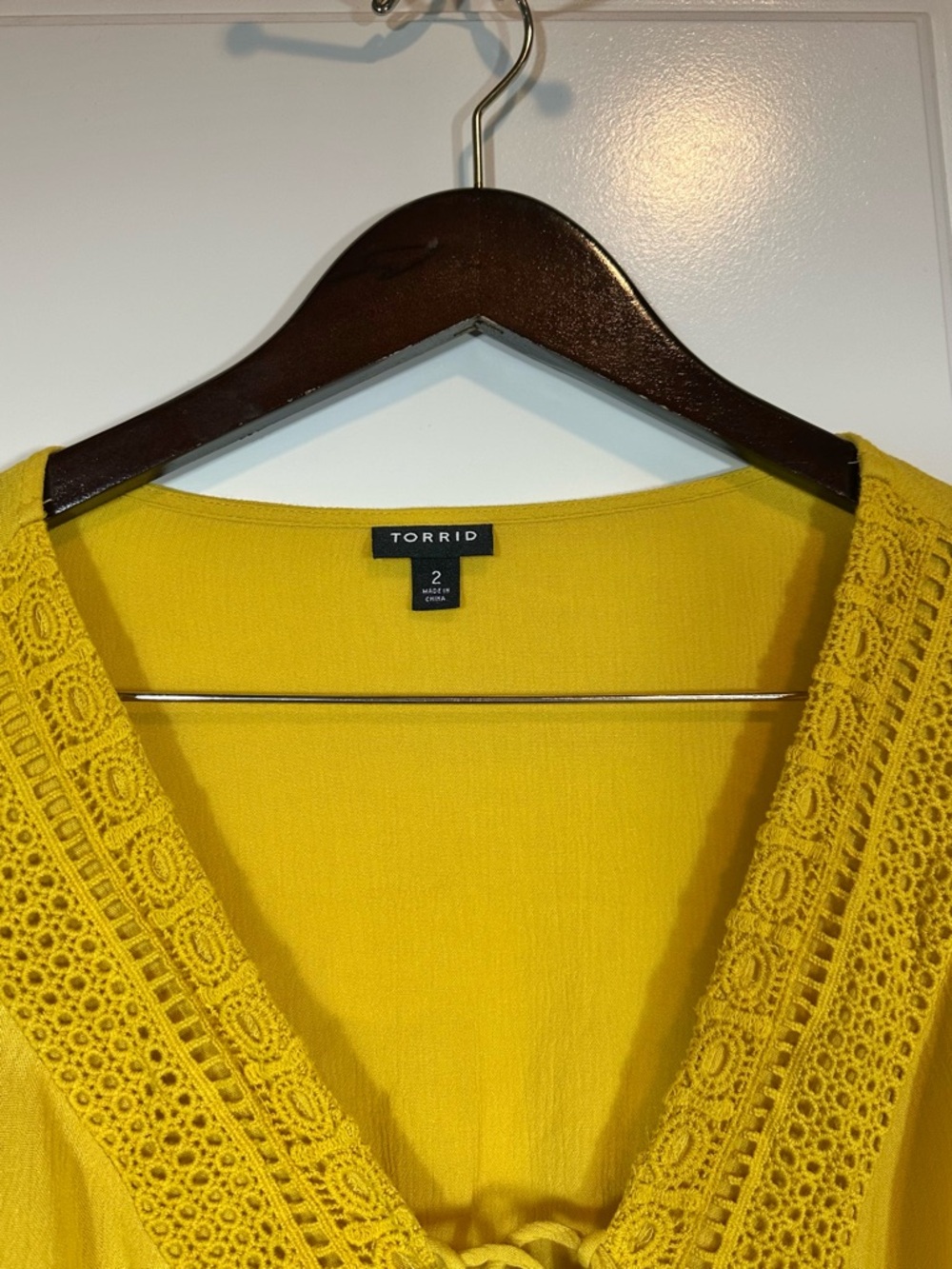 Torrid Lace Up Classic Babydoll Yellow Crinkle Gauze Boho Crochet Blouse Size 2X - Picture 3 of 10